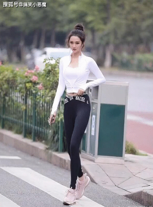 百爱女神美腿裤最新款，自然美景的心灵之旅